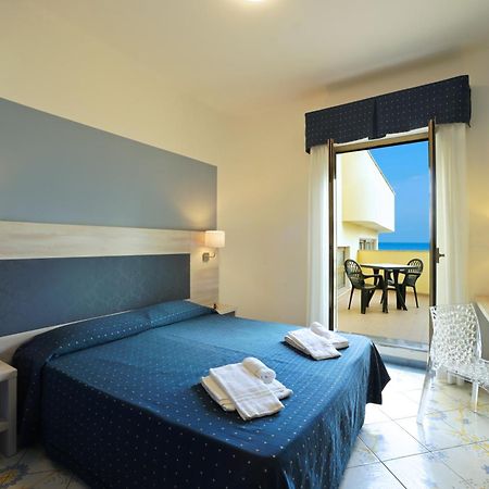 Hotel Delfino Laigueglia Kültér fotó