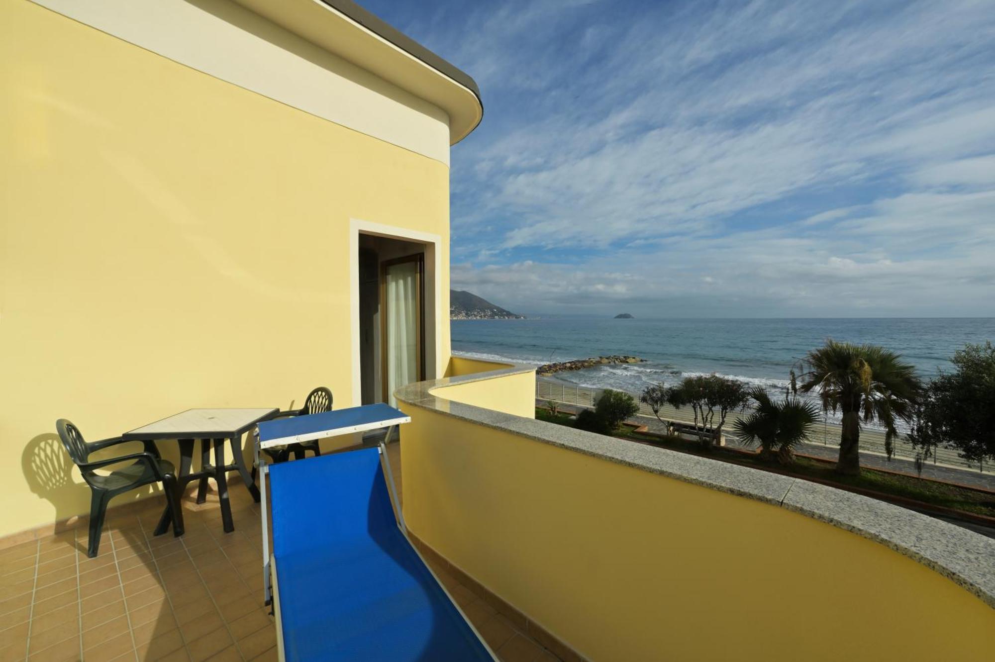 Hotel Delfino Laigueglia Kültér fotó