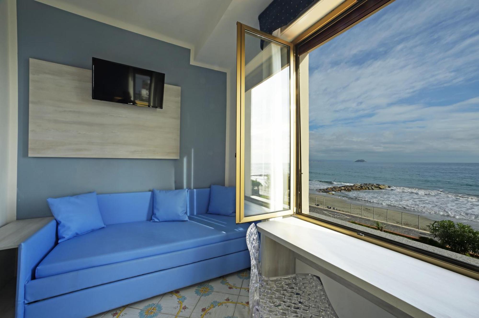 Hotel Delfino Laigueglia Kültér fotó