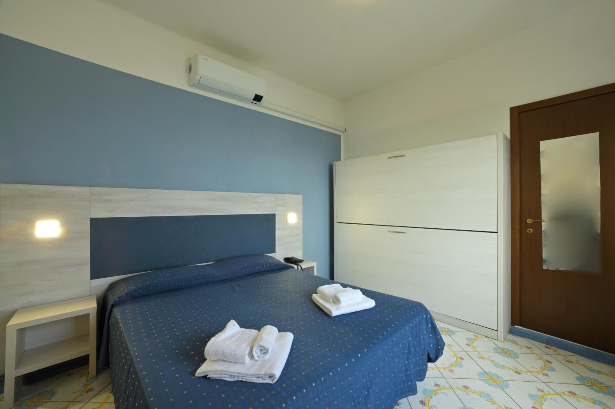 Hotel Delfino Laigueglia Kültér fotó