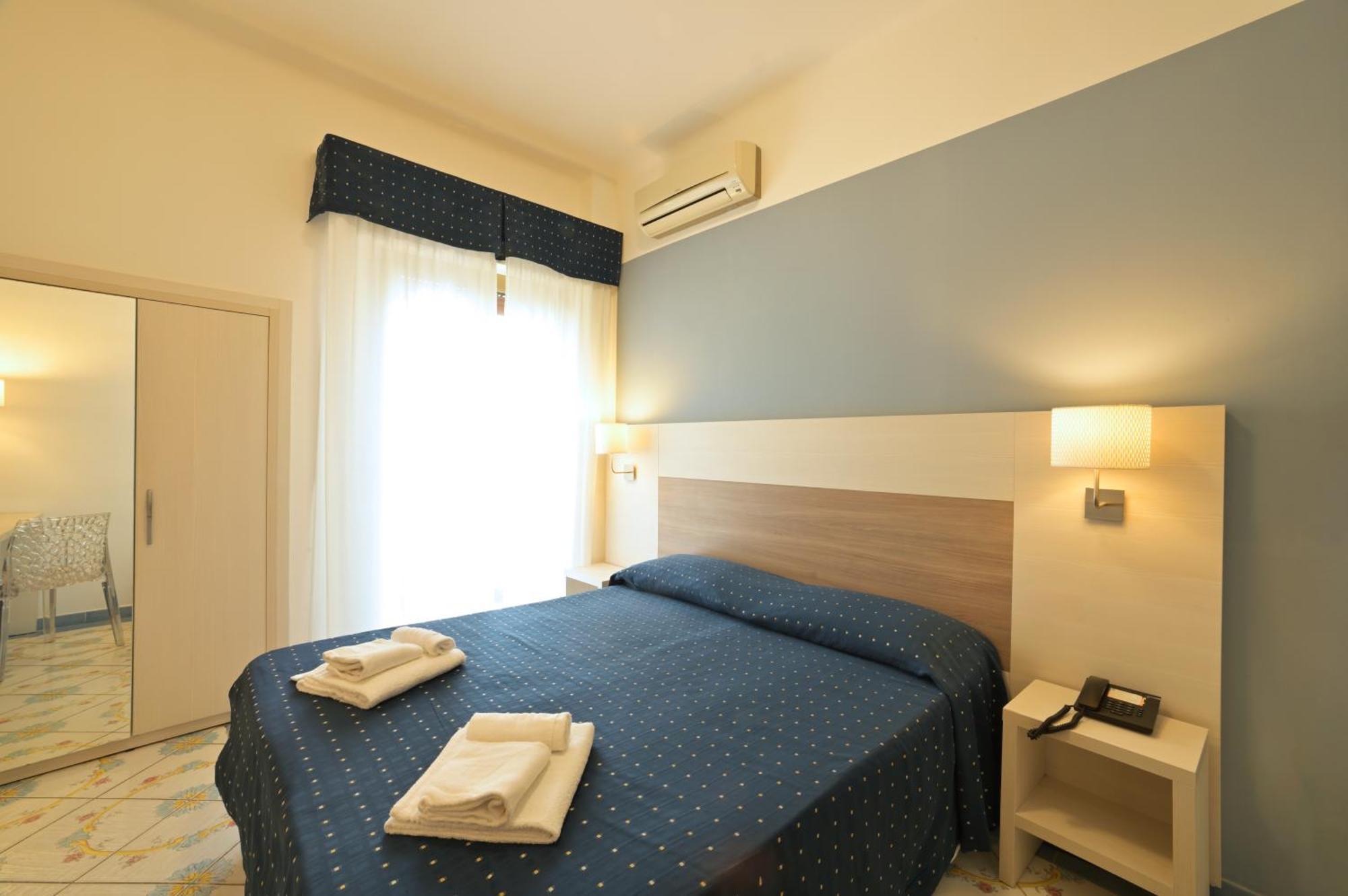 Hotel Delfino Laigueglia Kültér fotó