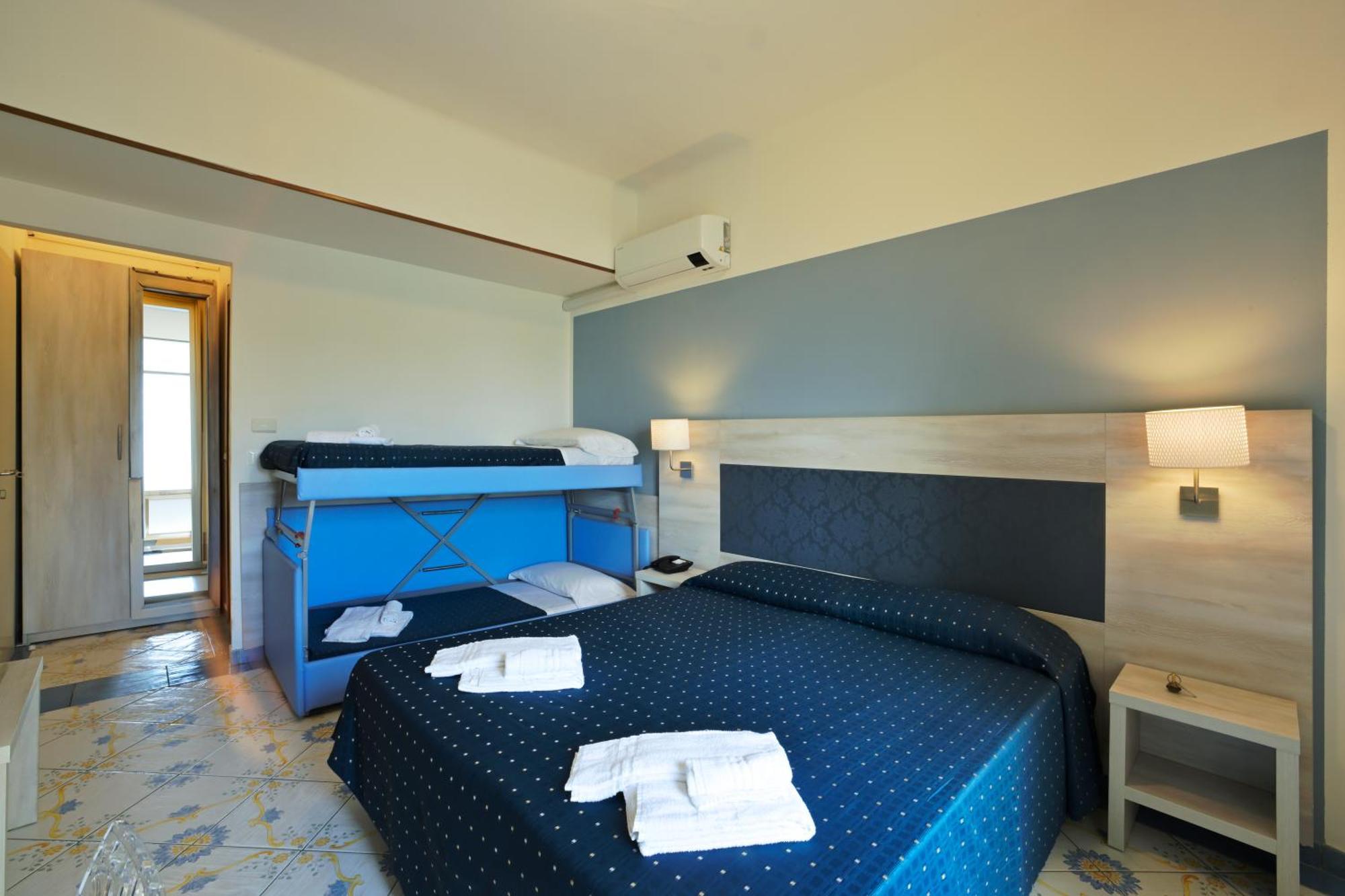 Hotel Delfino Laigueglia Kültér fotó