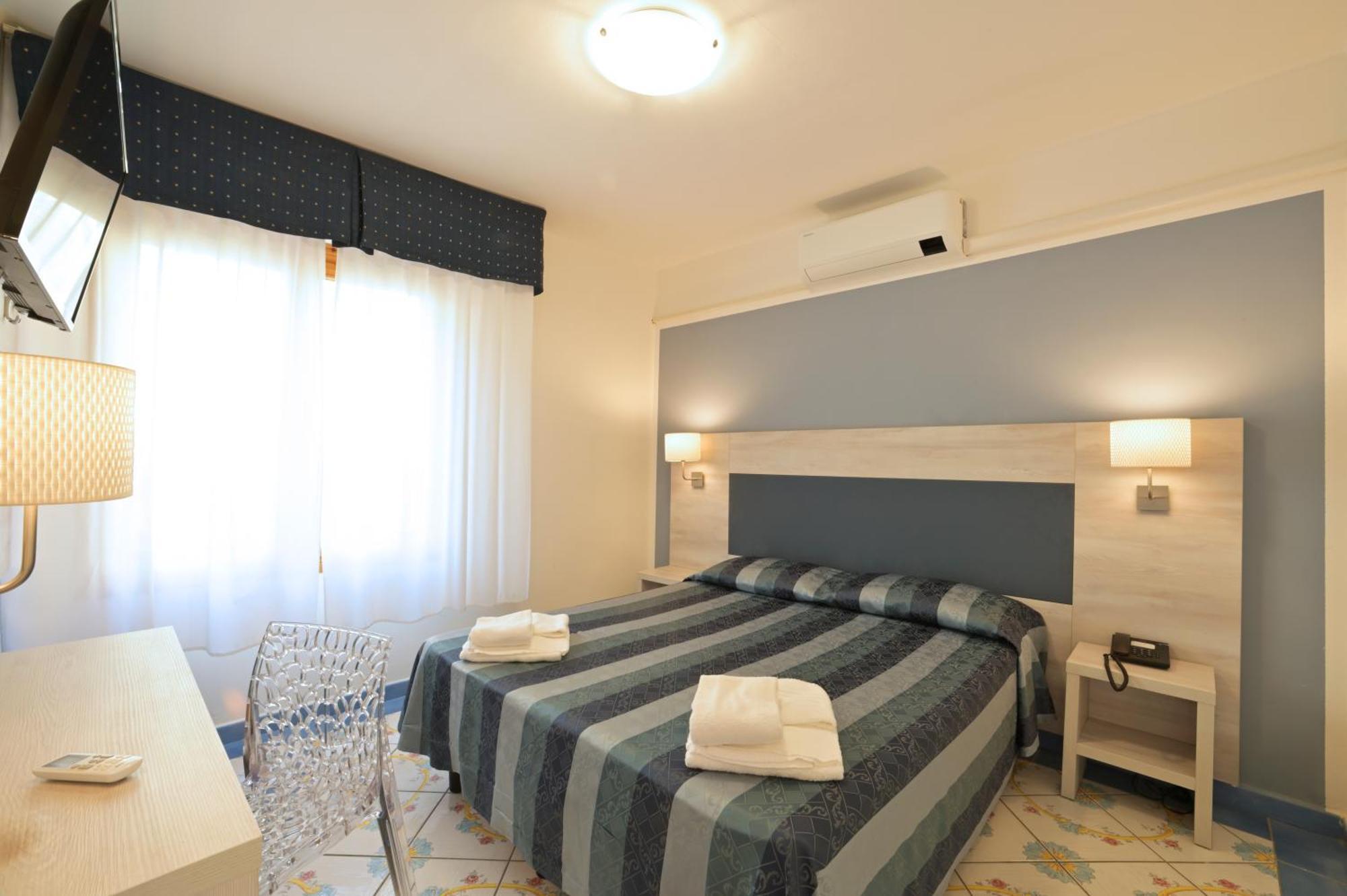 Hotel Delfino Laigueglia Kültér fotó