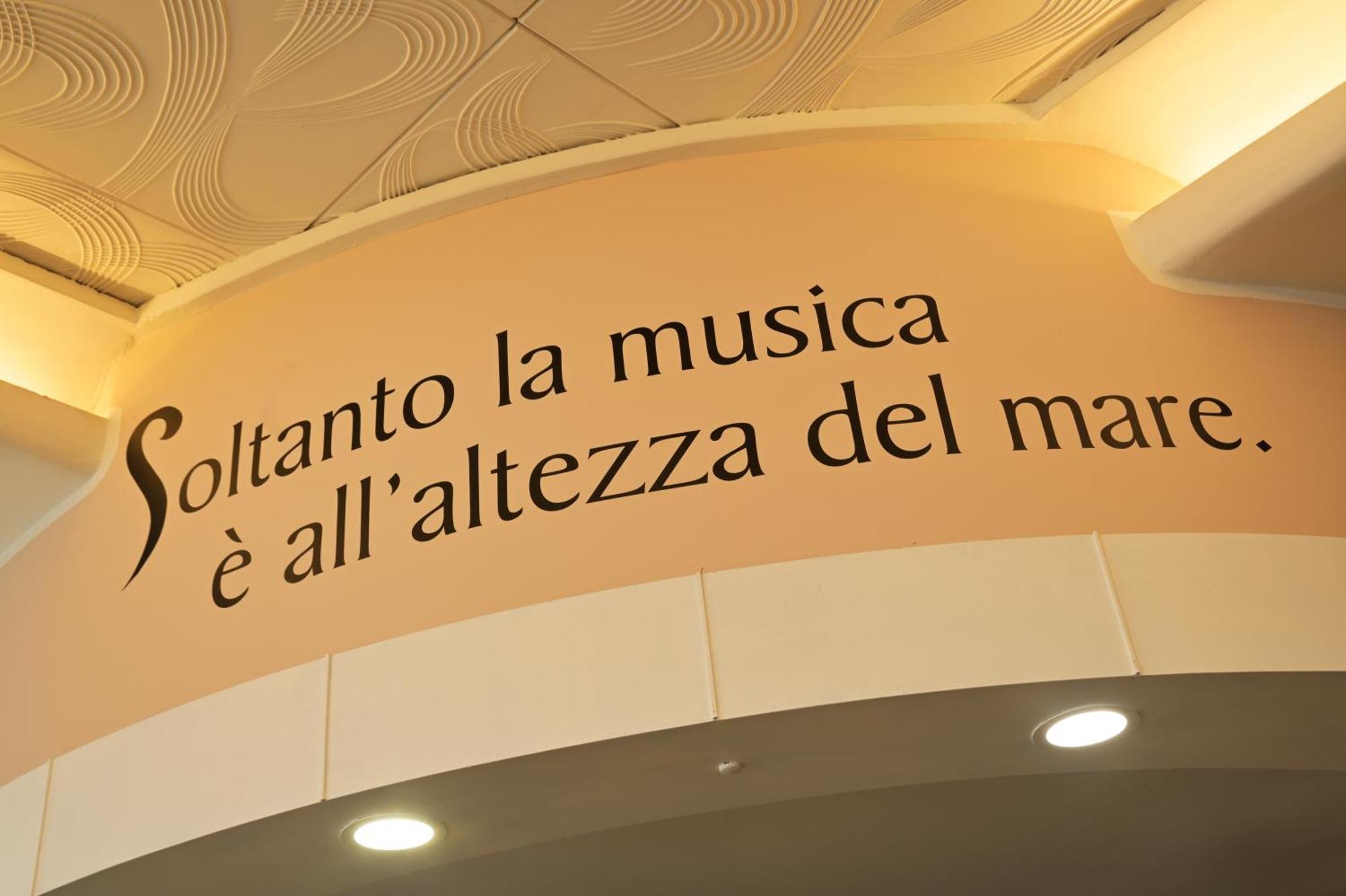 Hotel Delfino Laigueglia Kültér fotó