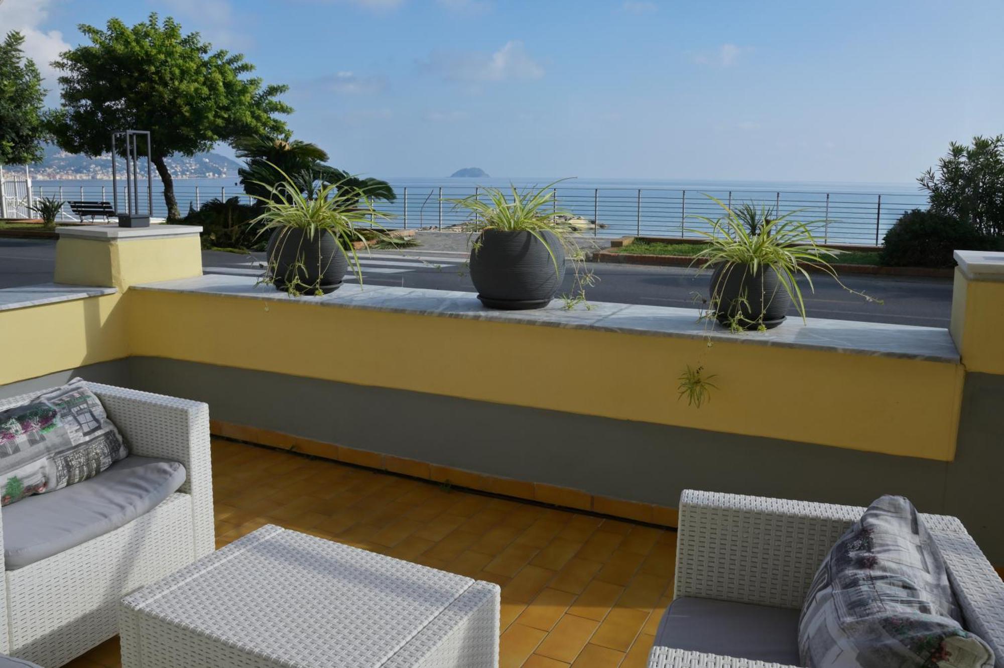 Hotel Delfino Laigueglia Kültér fotó