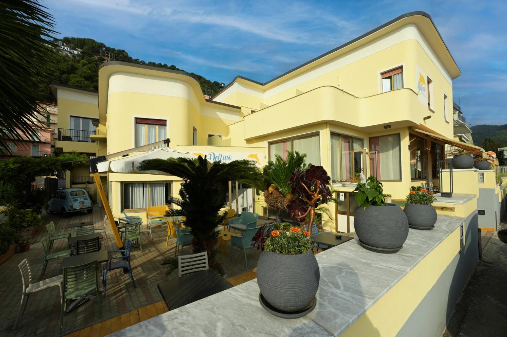Hotel Delfino Laigueglia Kültér fotó