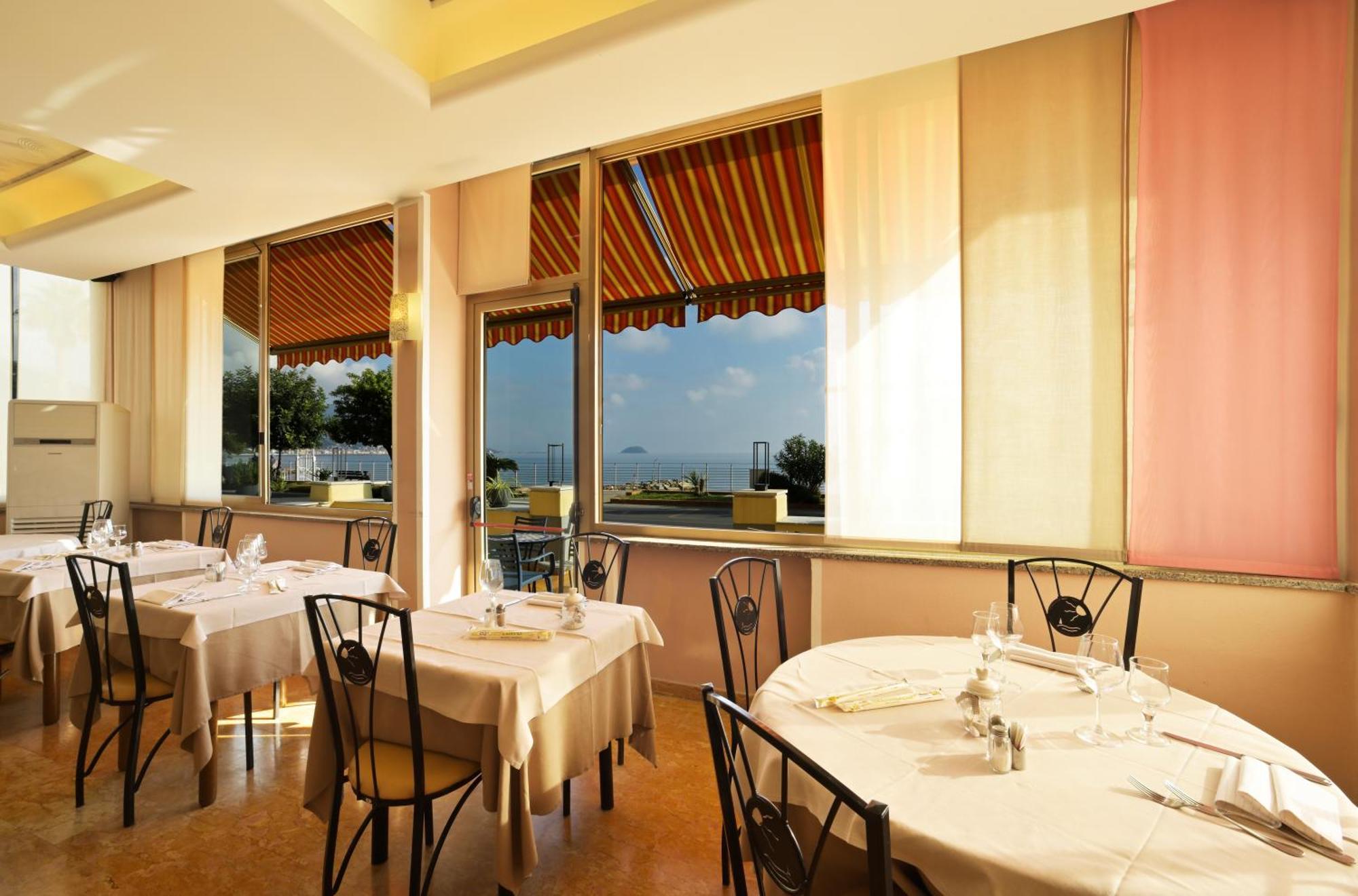 Hotel Delfino Laigueglia Kültér fotó