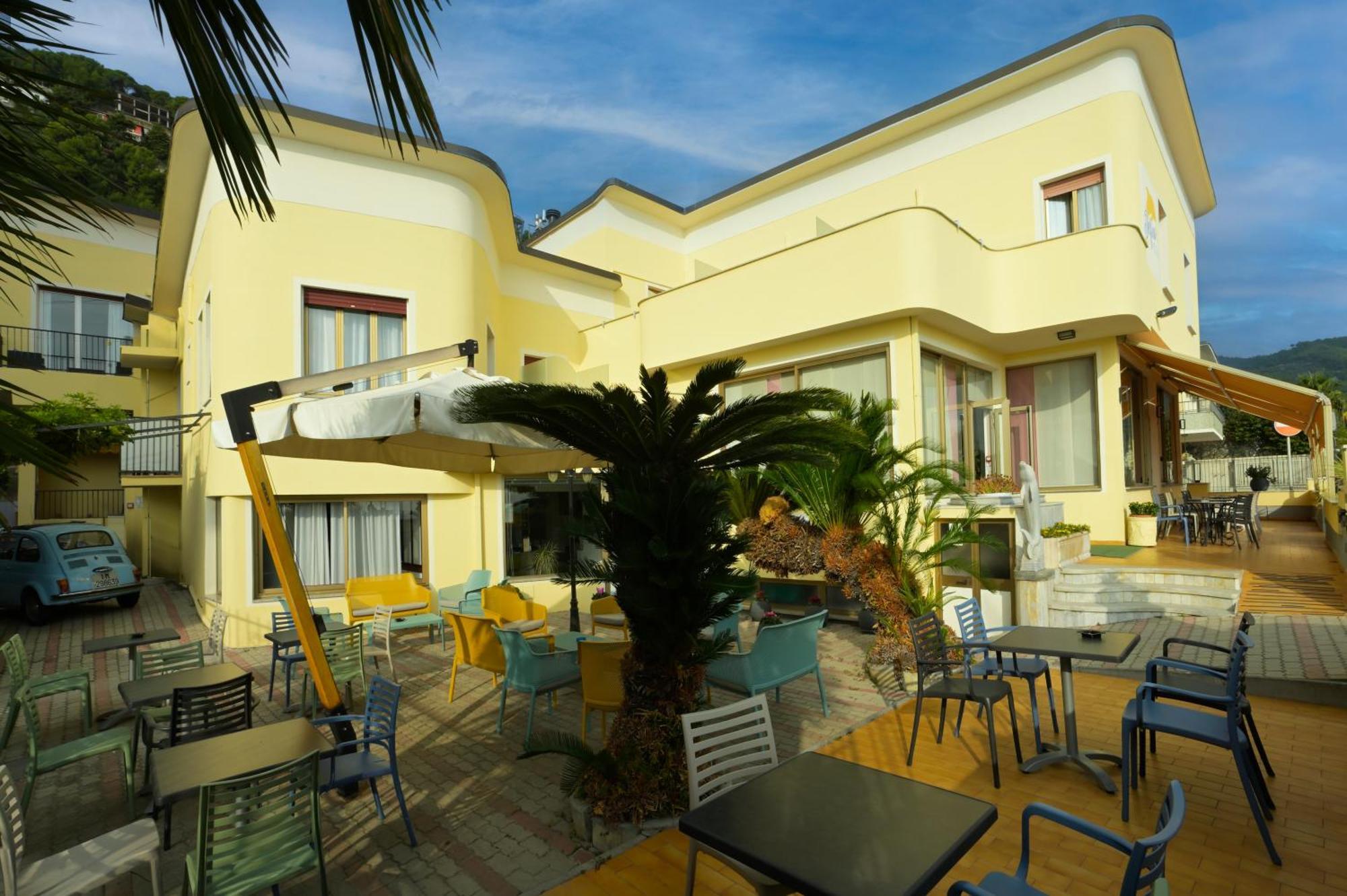 Hotel Delfino Laigueglia Kültér fotó