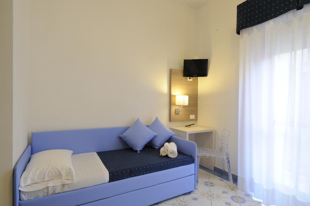 Hotel Delfino Laigueglia Kültér fotó