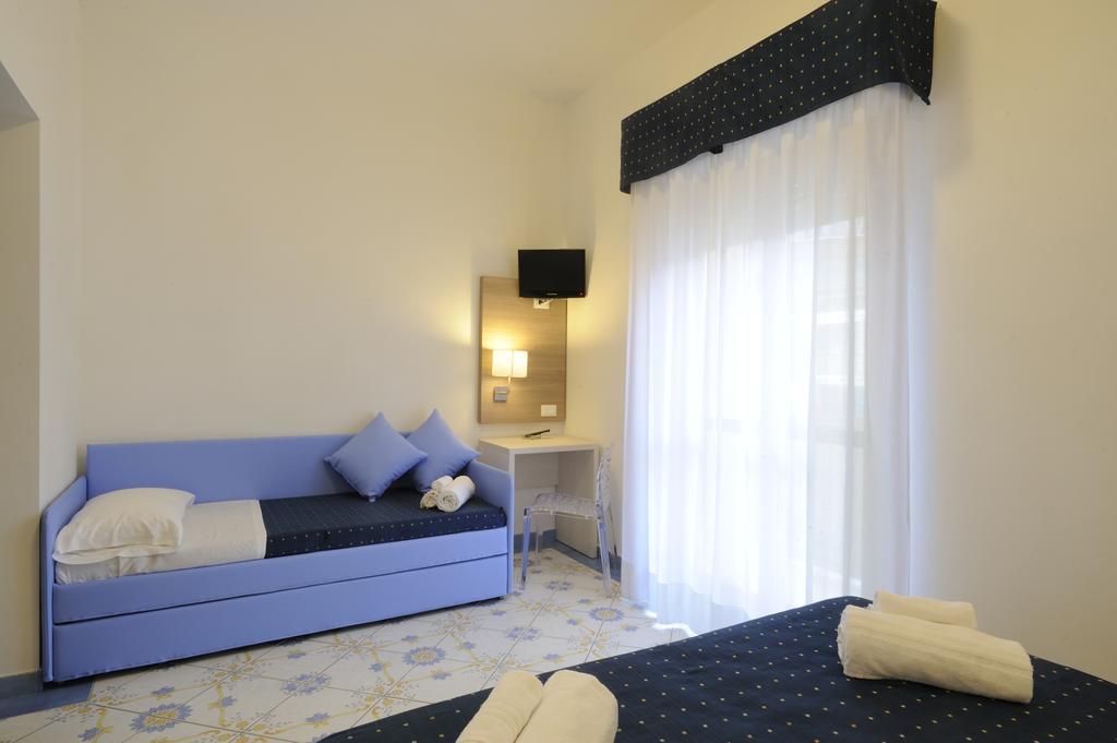 Hotel Delfino Laigueglia Kültér fotó