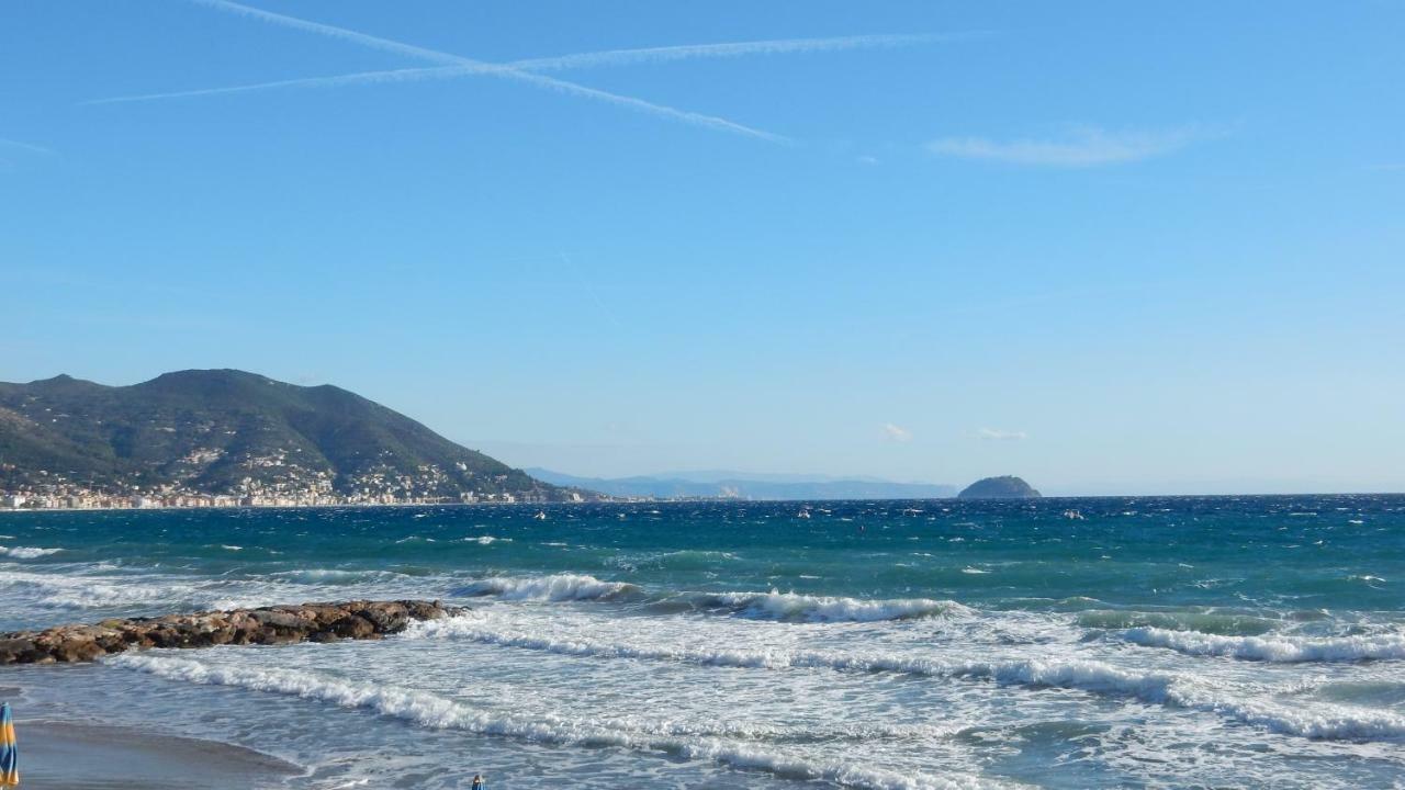 Hotel Delfino Laigueglia Kültér fotó